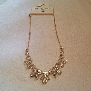 👀 NWT Banana Republic Factory crystal necklace